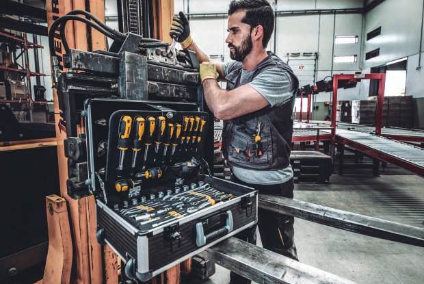 Mala Trolley com Ferramentas 137 pçs – Vito - em uso